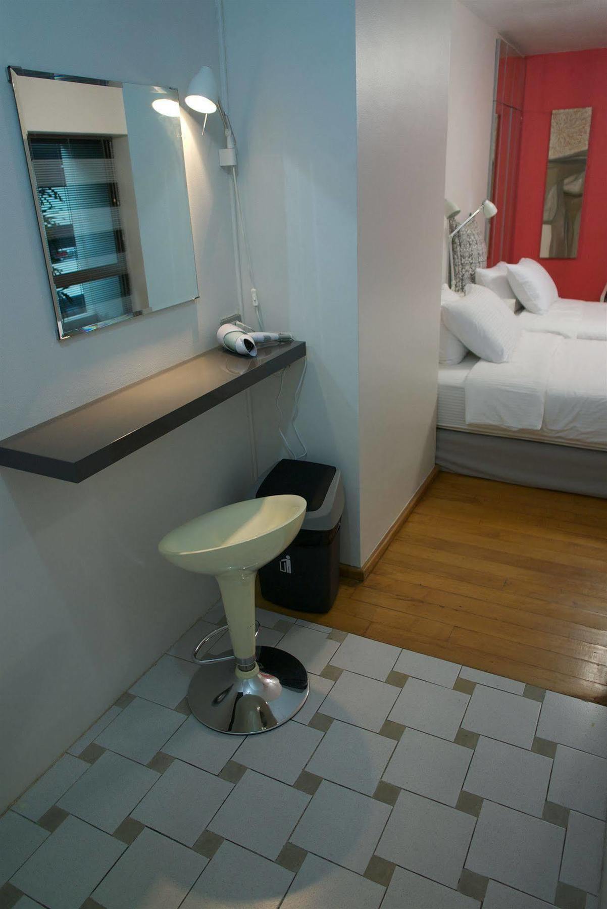 Sab House Caters To Women Hotel Bangkok Exterior photo