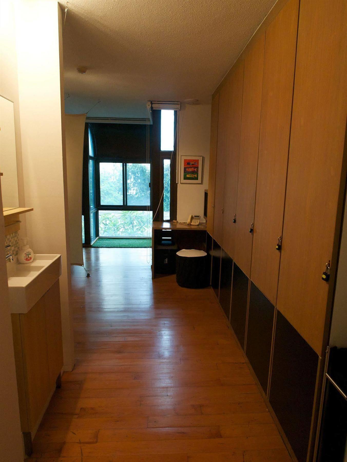 Sab House Caters To Women Hotel Bangkok Exterior photo